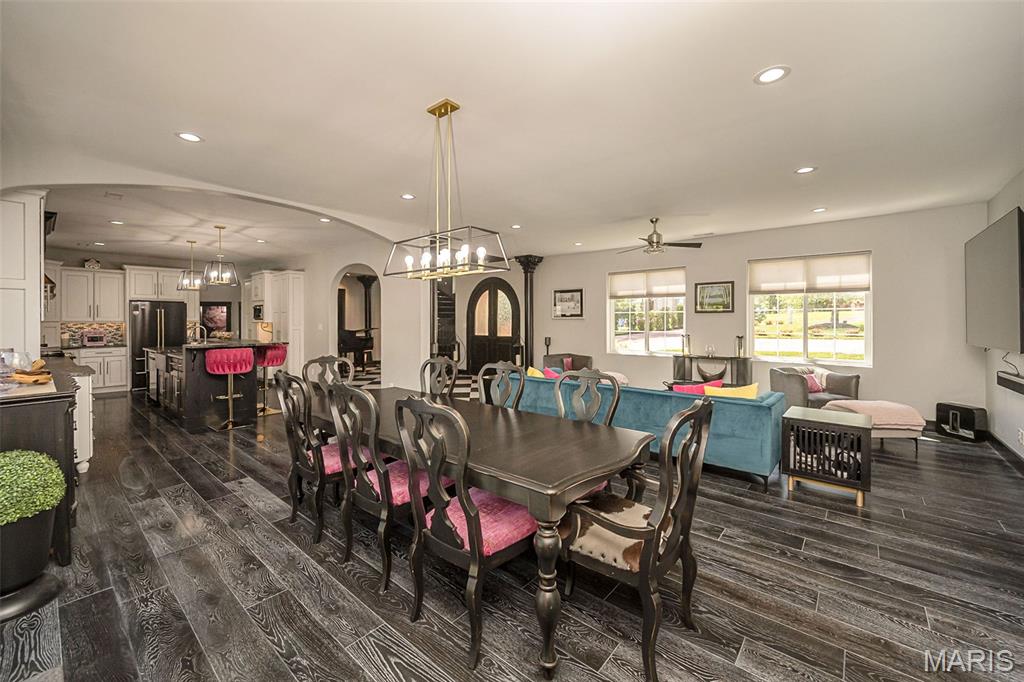 604 Glyn Cagny Property Photo 24