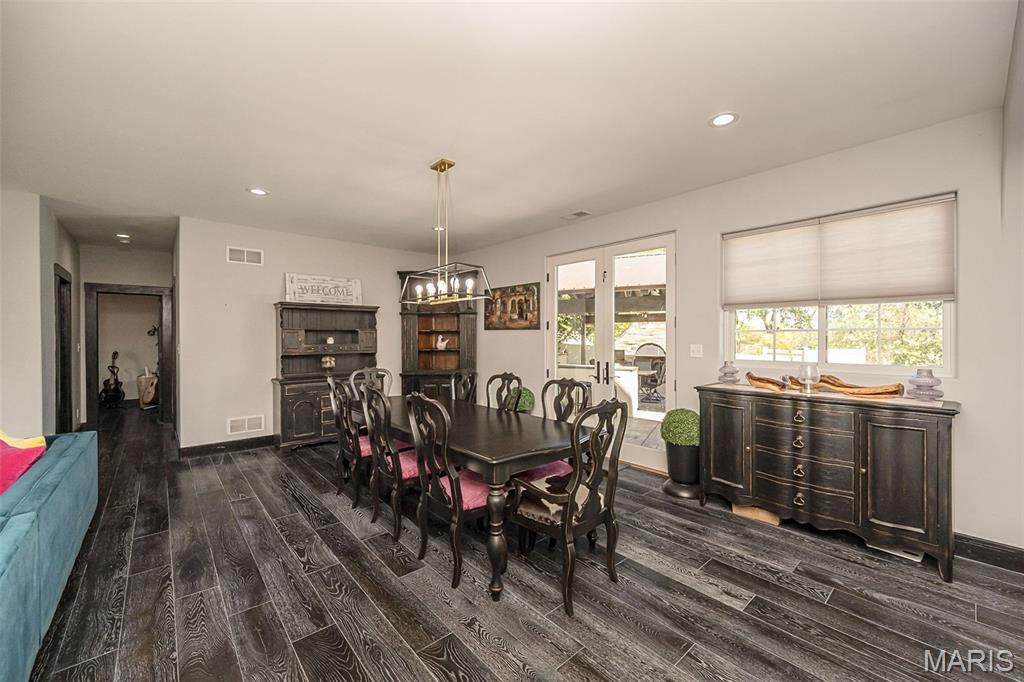 604 Glyn Cagny Property Photo 25