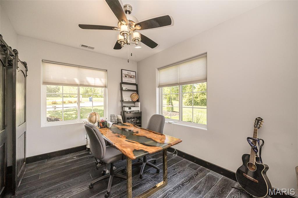 604 Glyn Cagny Property Photo 49