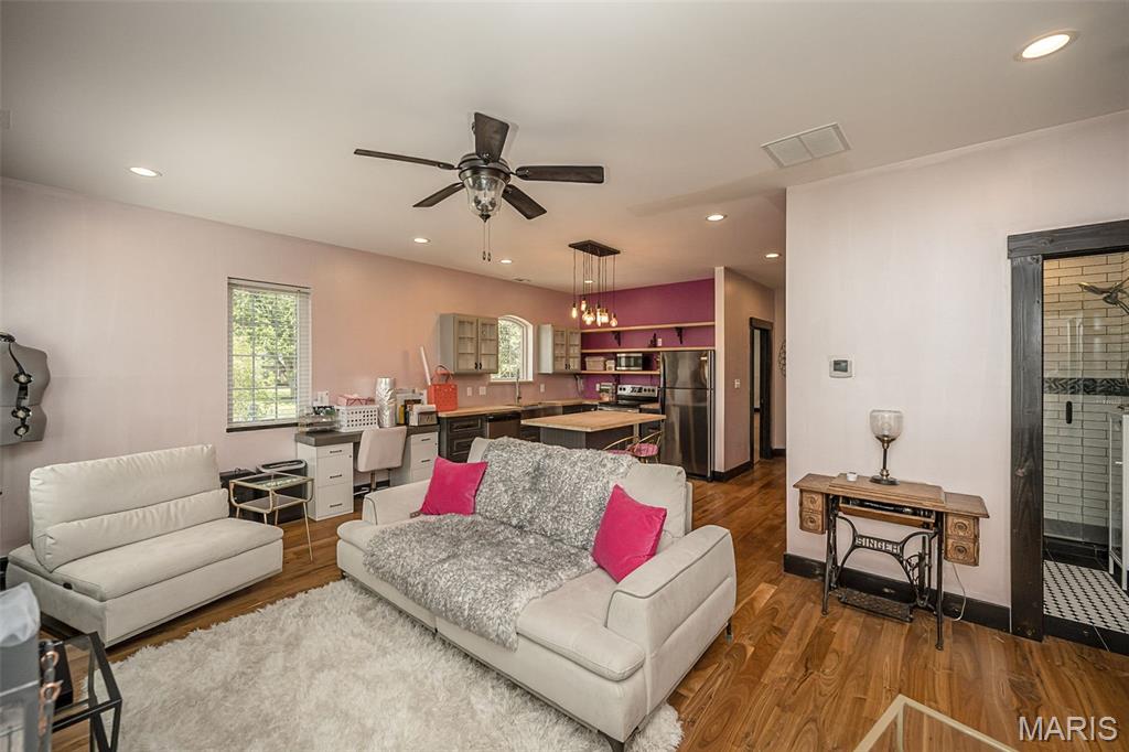 604 Glyn Cagny Property Photo 70