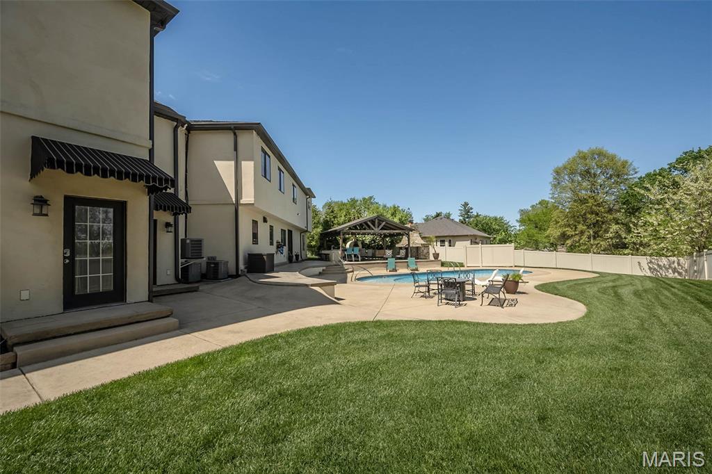 604 Glyn Cagny Property Photo 76