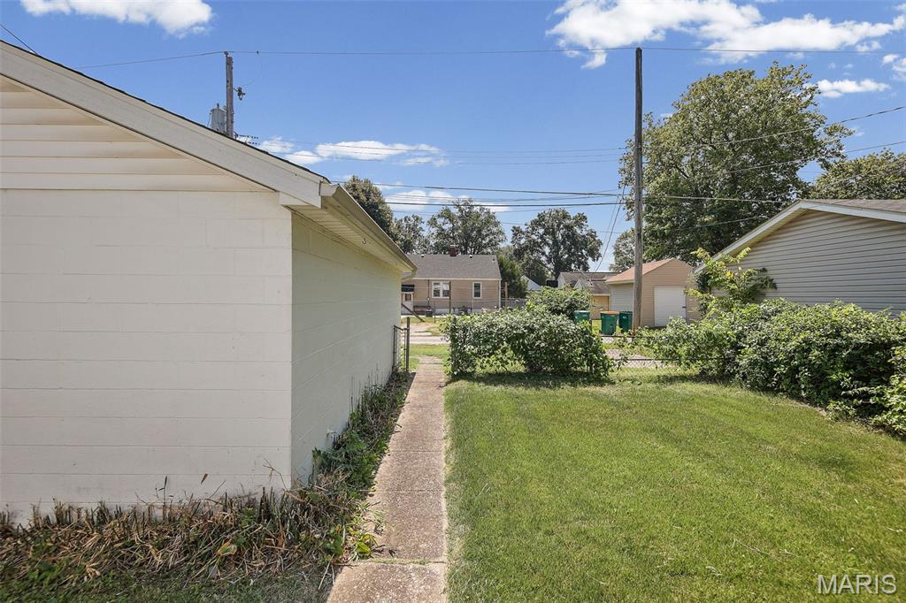 427 W 3rd Street Property Photo 4