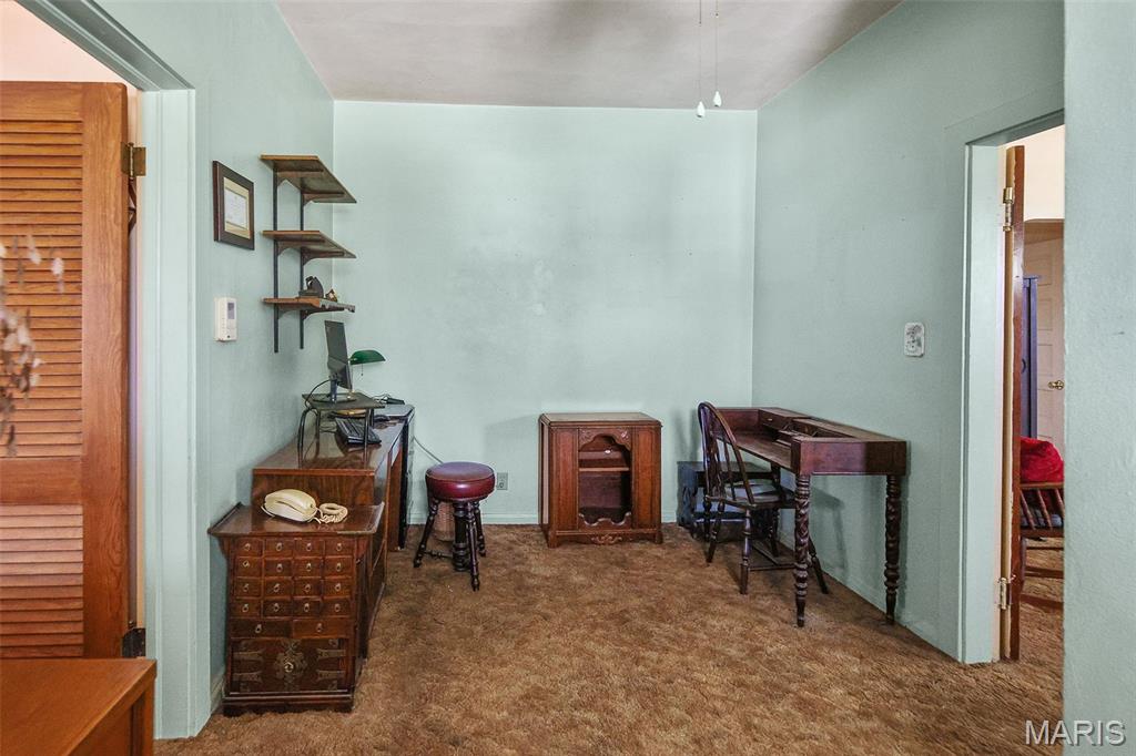 427 W 3rd Street Property Photo 5