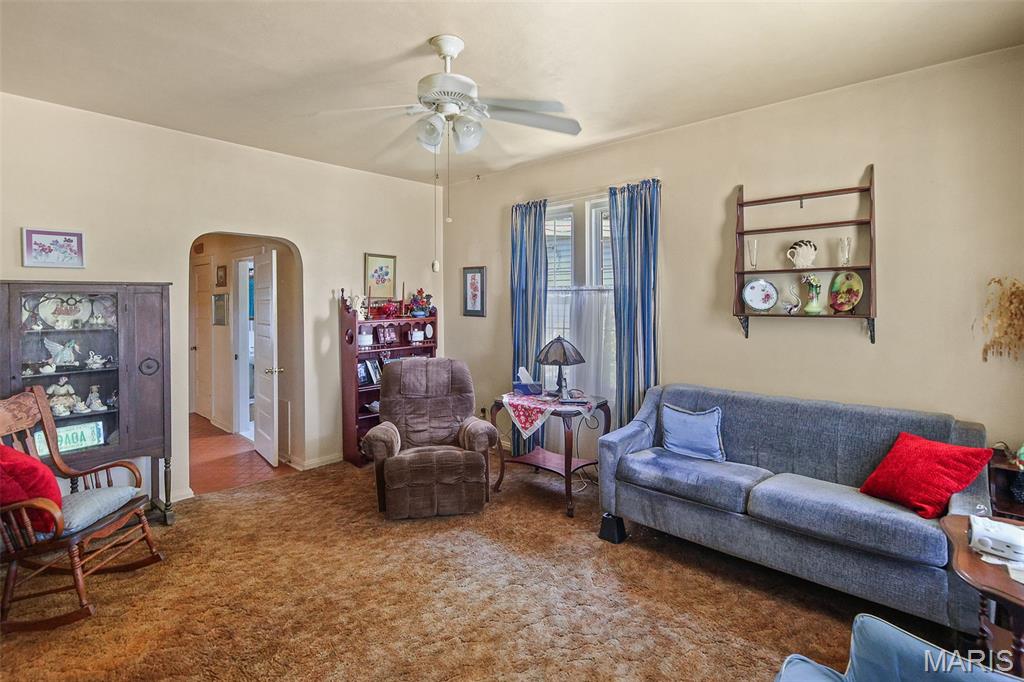 427 W 3rd Street Property Photo 8