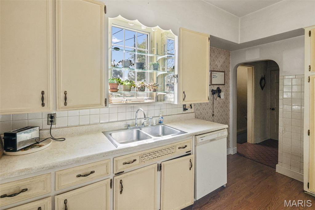 427 W 3rd Street Property Photo 14