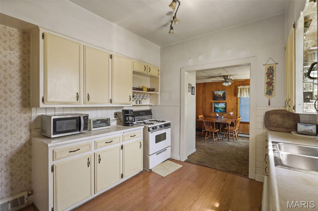 427 W 3rd Street Property Photo 16