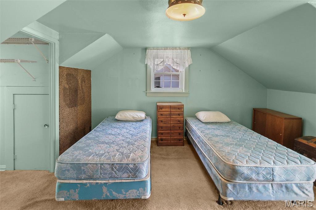 427 W 3rd Street Property Photo 18
