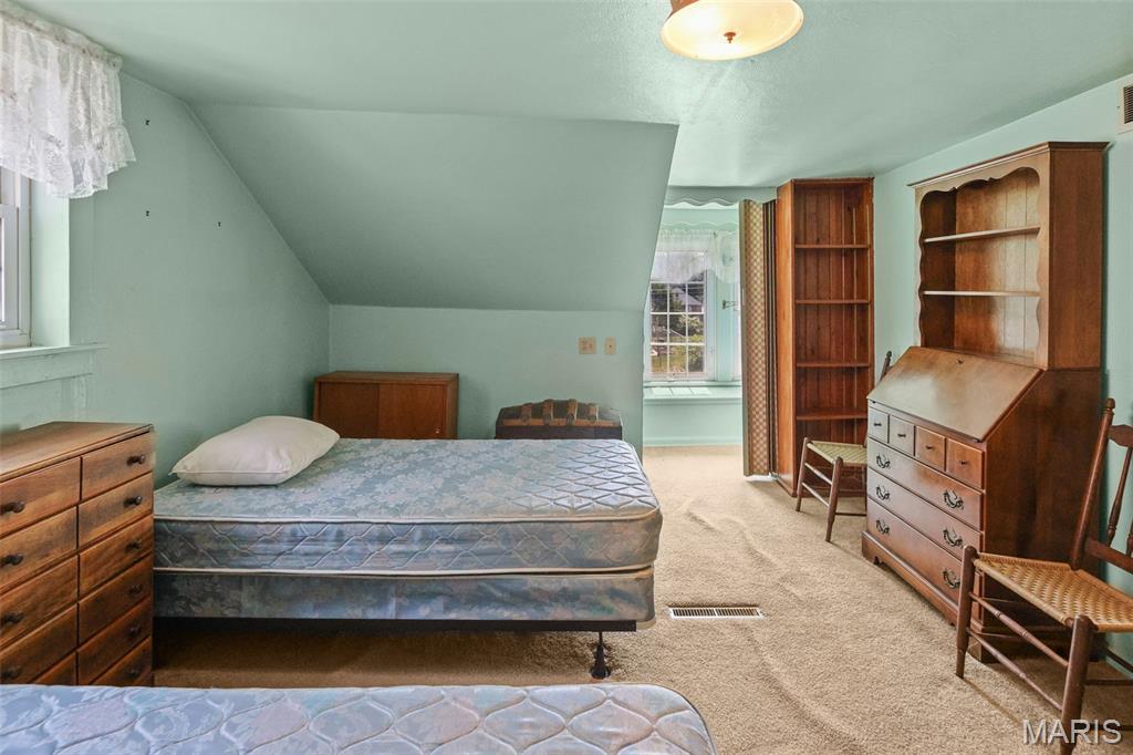 427 W 3rd Street Property Photo 19