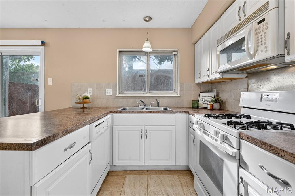 8864 Santa Bella Drive Property Photo 9