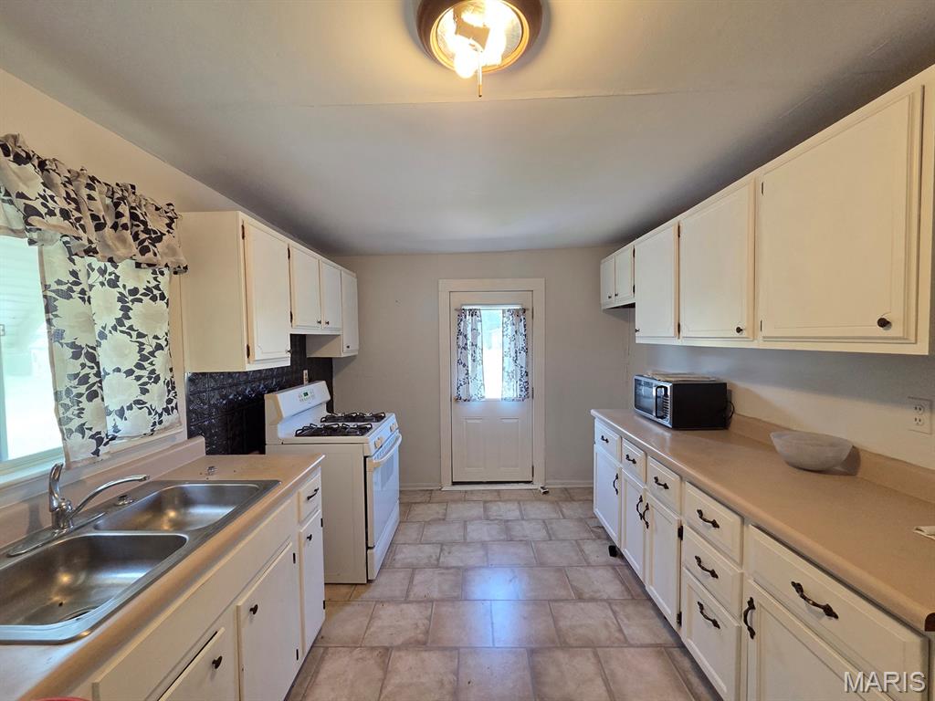 111 N Banner Street Property Photo 6