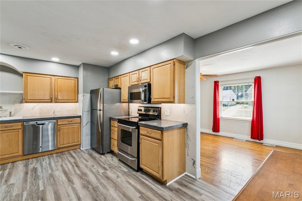 918 Perry Street Property Photo 12