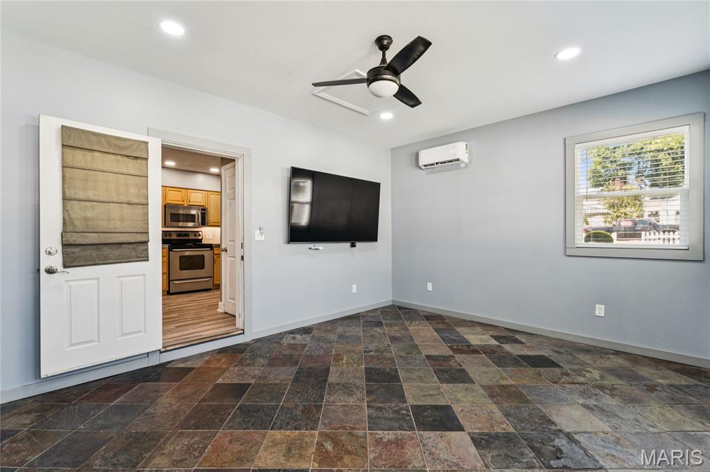 918 Perry Street Property Photo 14