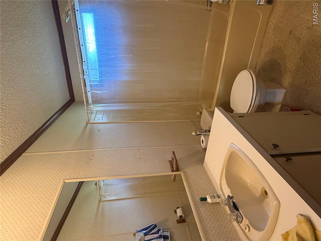 10 E 1st Street Property Photo 24