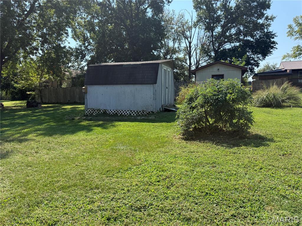 10 E 1st Street Property Photo 34