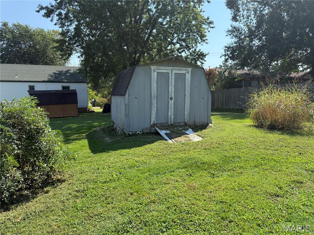 10 E 1st Street Property Photo 35