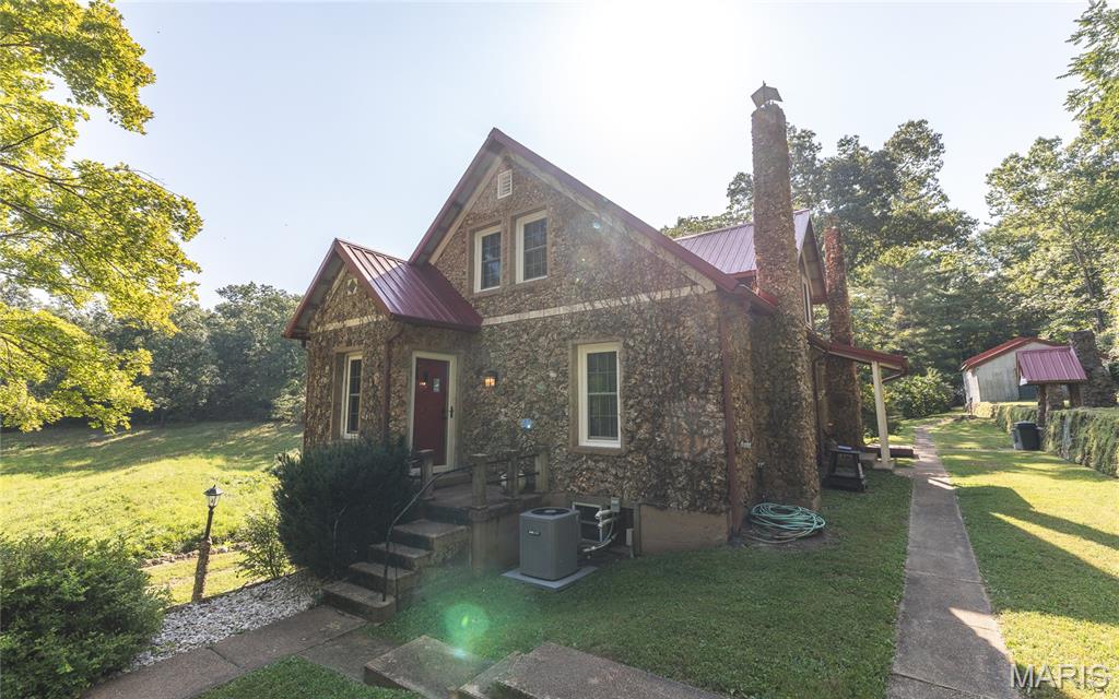 385 Highway V Property Photo 1