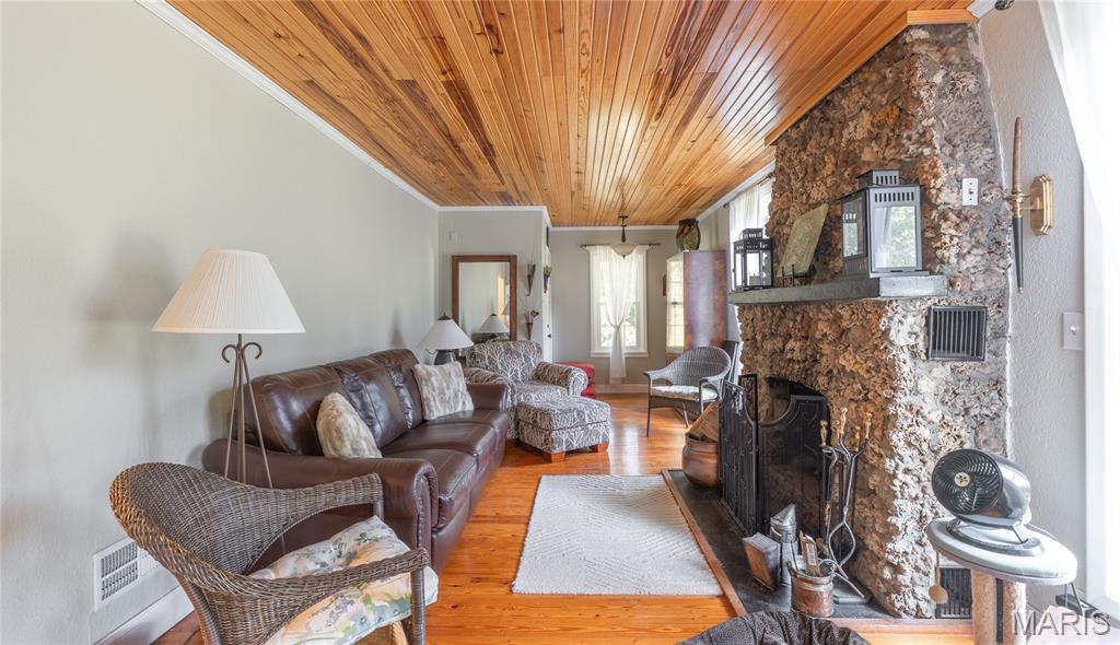 385 Highway V Property Photo 14