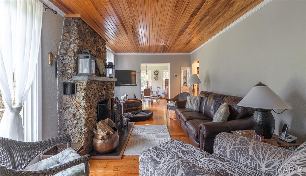 385 Highway V Property Photo 15