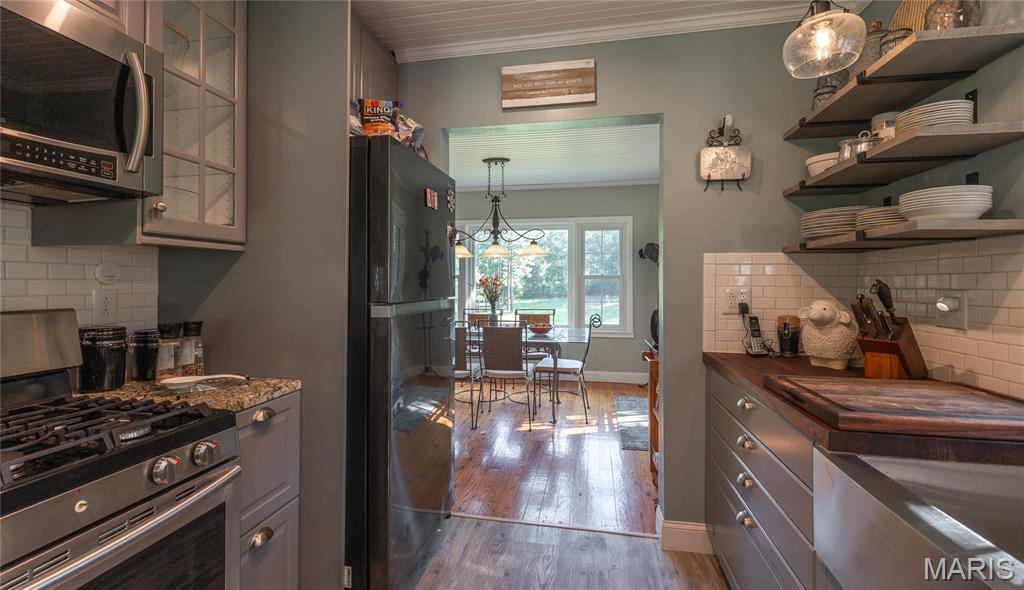 385 Highway V Property Photo 17