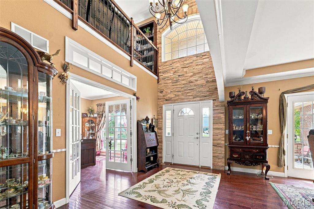 5025 Edinburg Court Property Photo 4