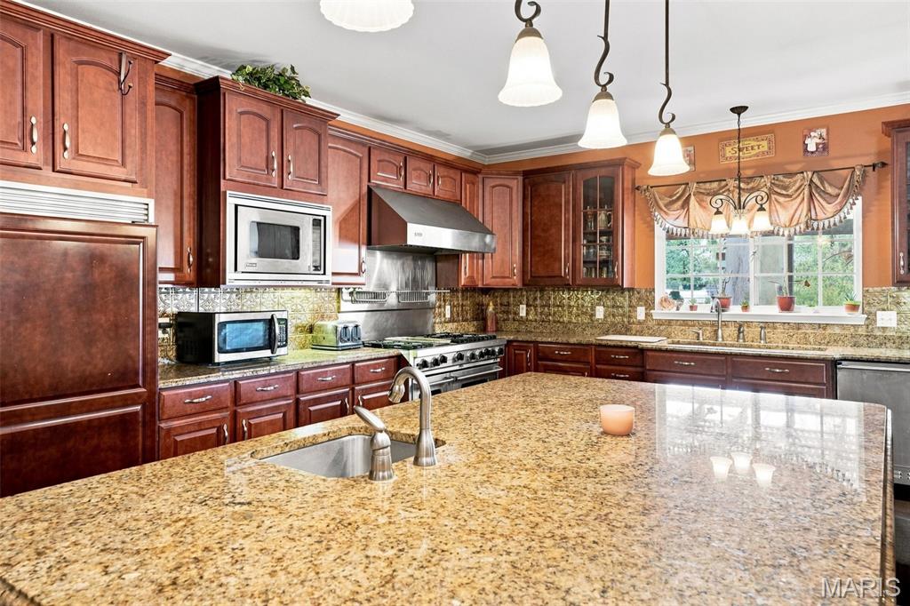 5025 Edinburg Court Property Photo 12
