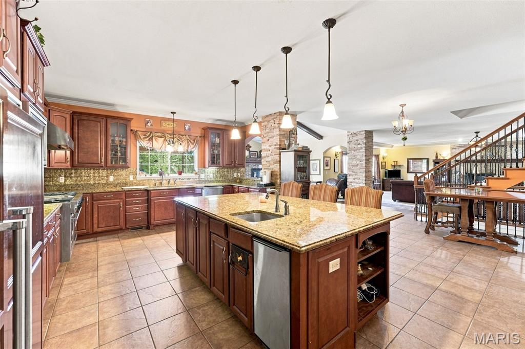 5025 Edinburg Court Property Photo 14