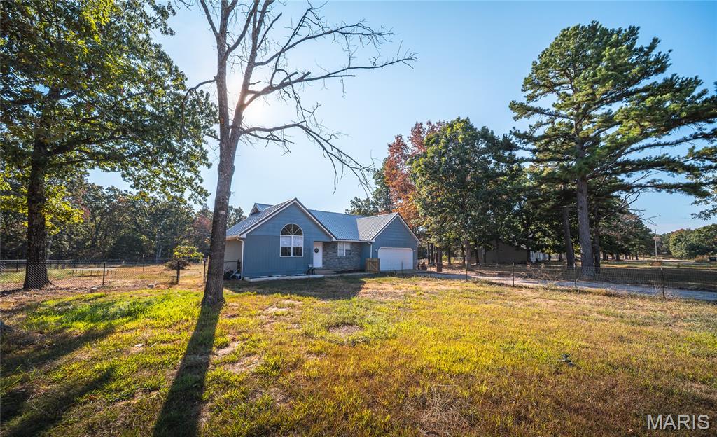 13964 Hickory Drive Property Photo 3