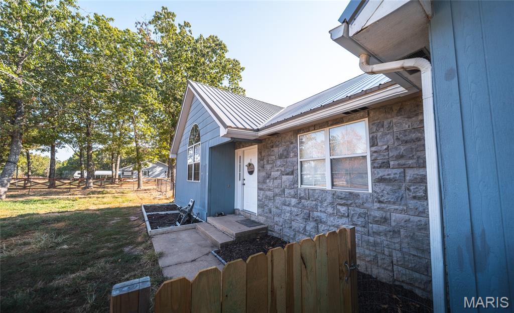 13964 Hickory Drive Property Photo 4