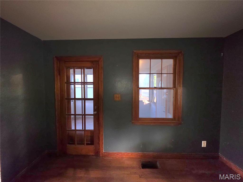 7 2nd Street Property Photo 10