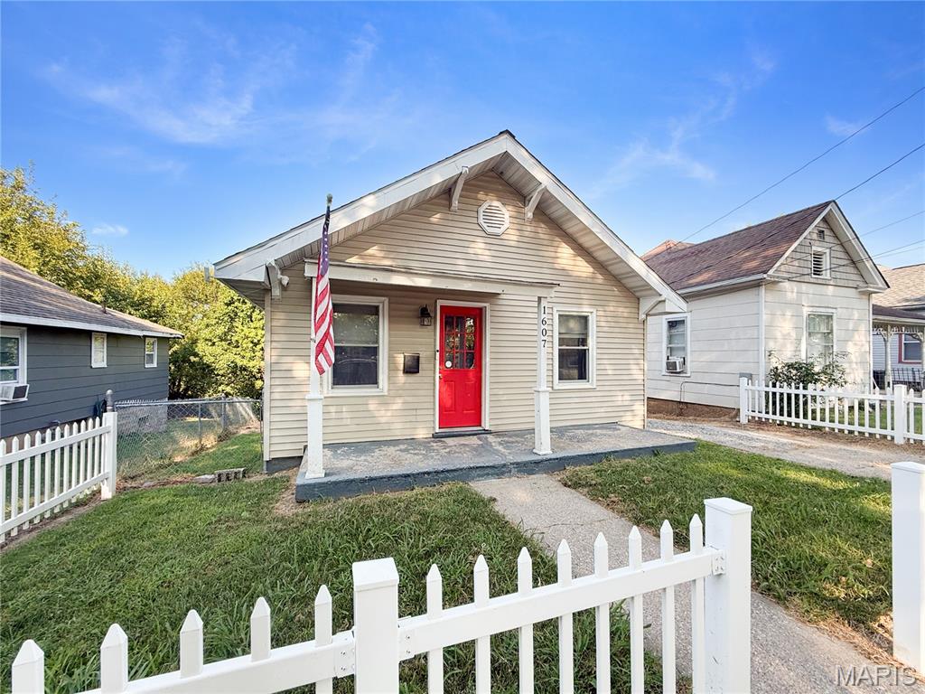 1607 Booker Street Property Photo 1