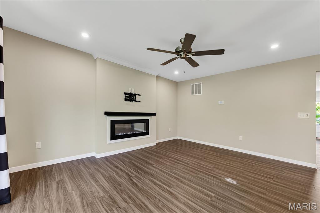 345 Newbridge Way Property Photo 8