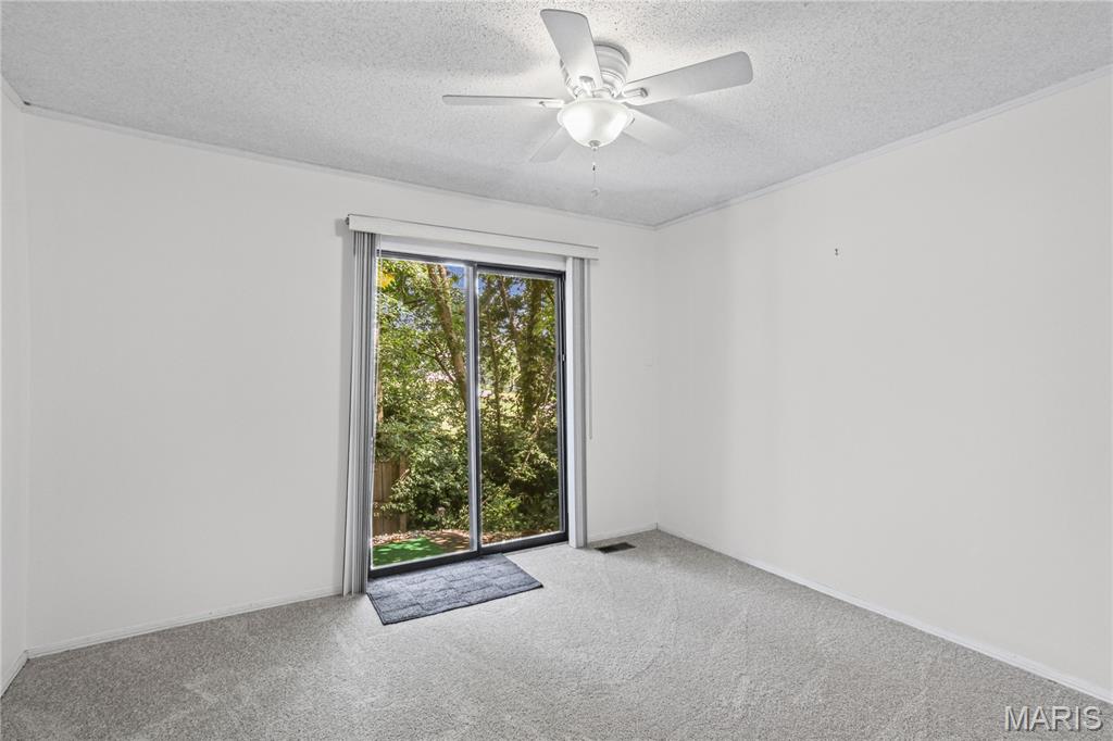 331 Barrington Square Estate H Property Photo 6