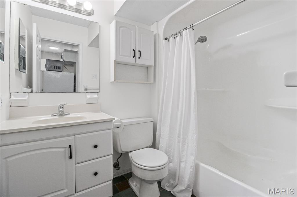 331 Barrington Square Estate H Property Photo 16
