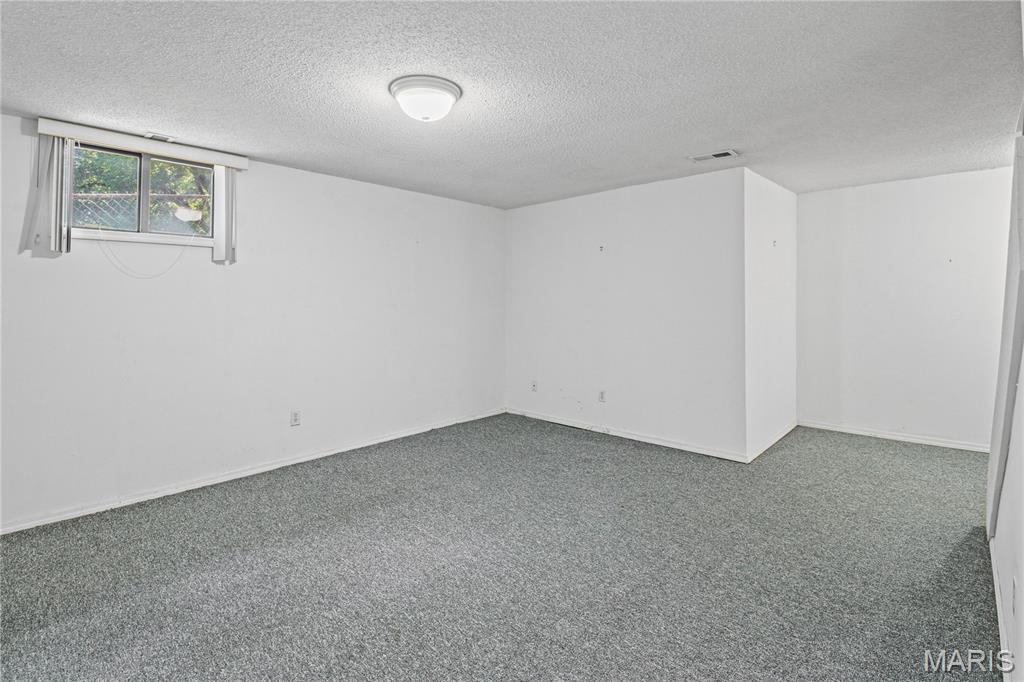 331 Barrington Square Estate H Property Photo 21