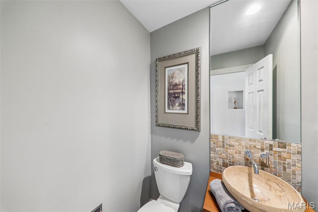 70 Breezeview Drive Property Photo 36