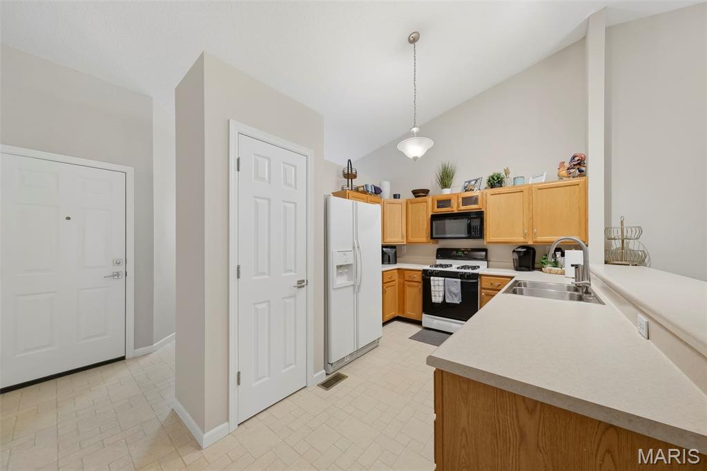 105 Maryland Drive 94b Property Photo 16