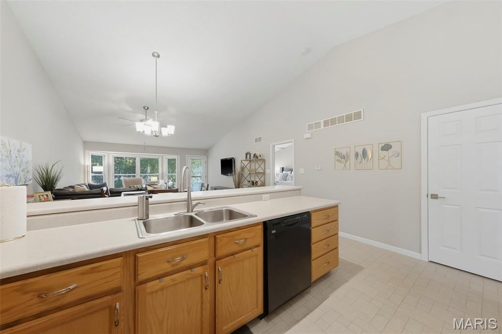 105 Maryland Drive 94b Property Photo 17