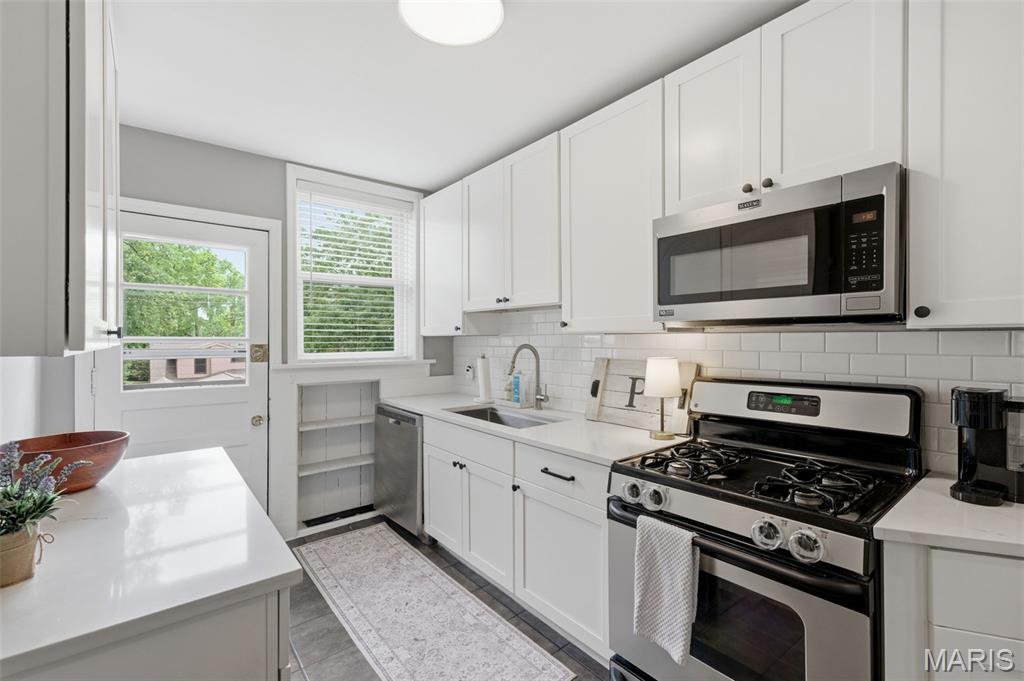 6306 Southwood Avenue 3e Property Photo 11