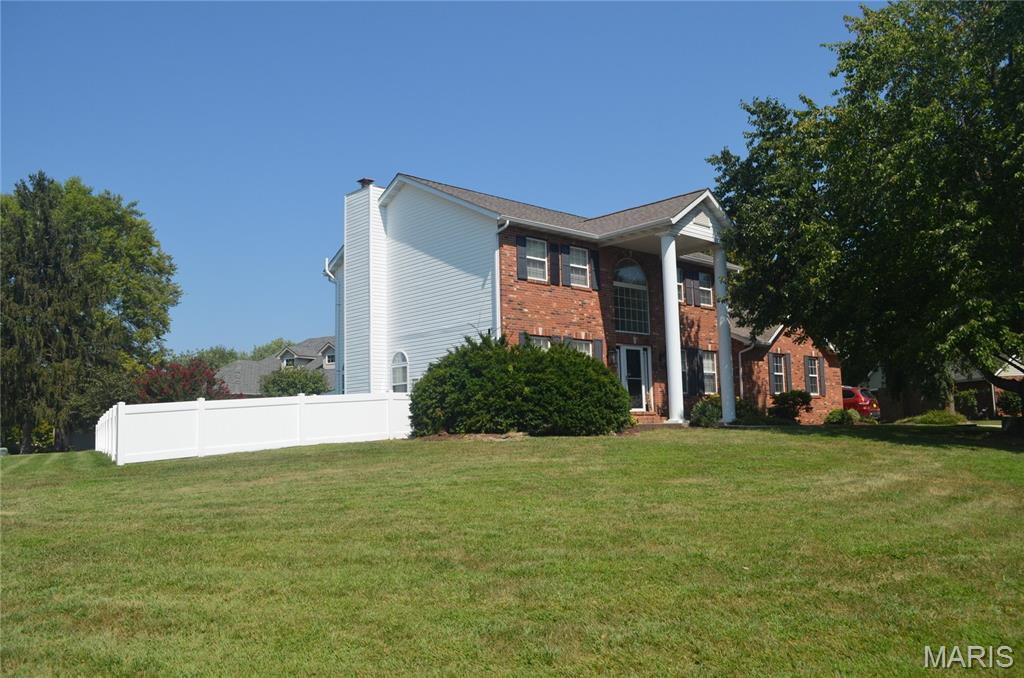 121 E Willow Bend Drive Property Photo 1