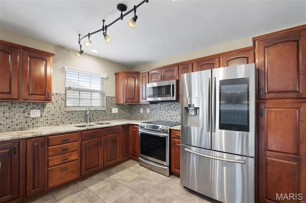 121 E Willow Bend Drive Property Photo 4