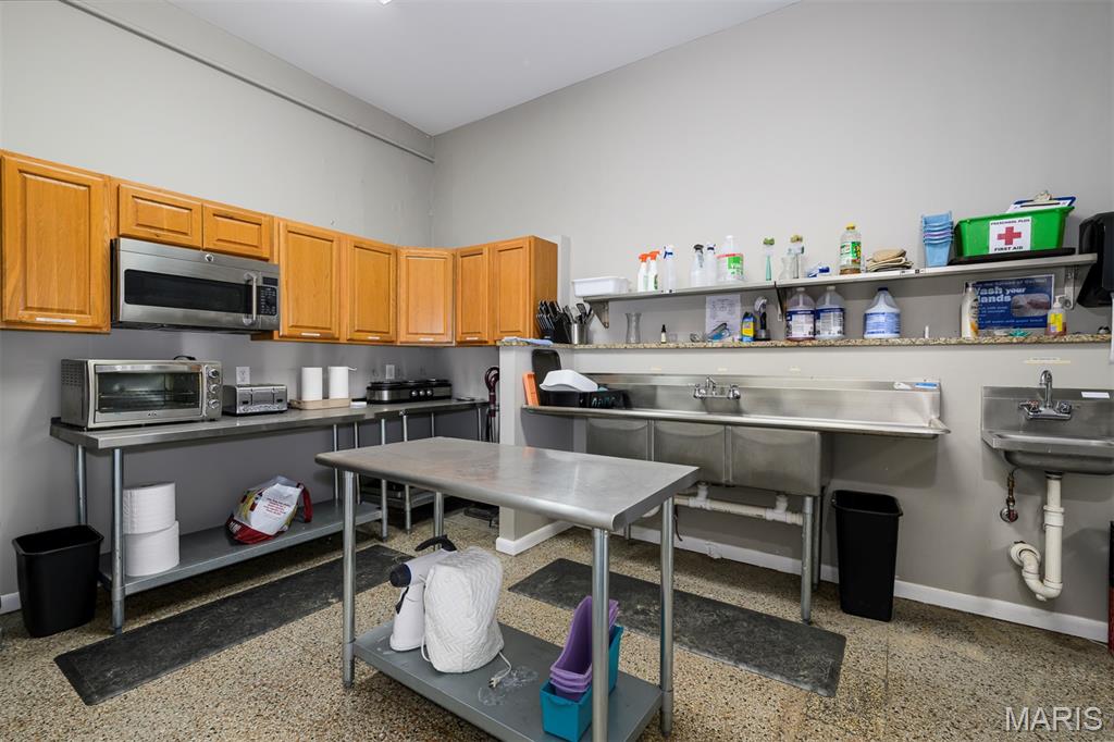 5001 Pernod Avenue Property Photo 10