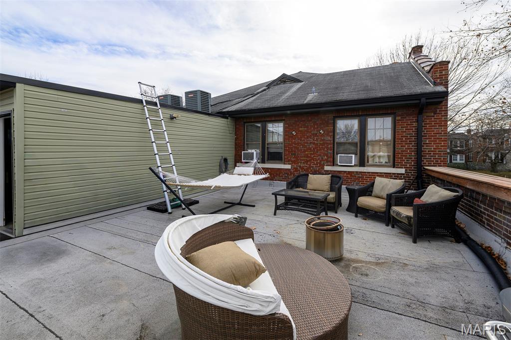 5001 Pernod Avenue Property Photo 34