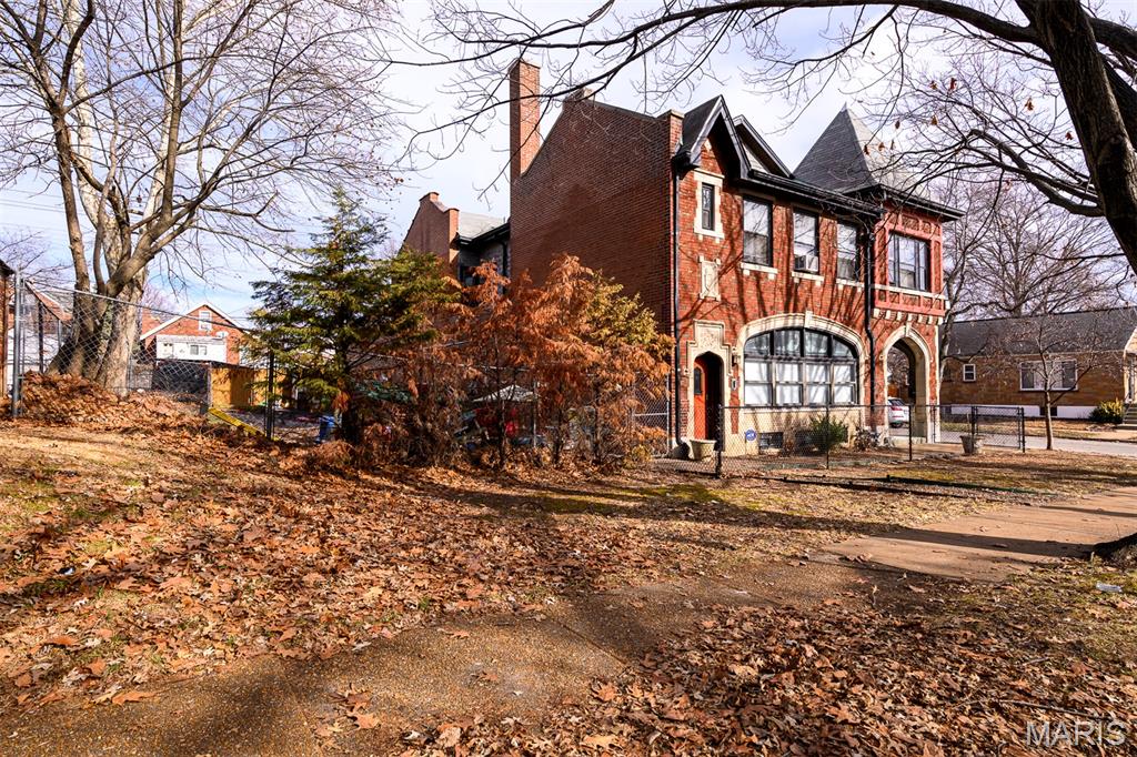 5001 Pernod Avenue Property Photo 35