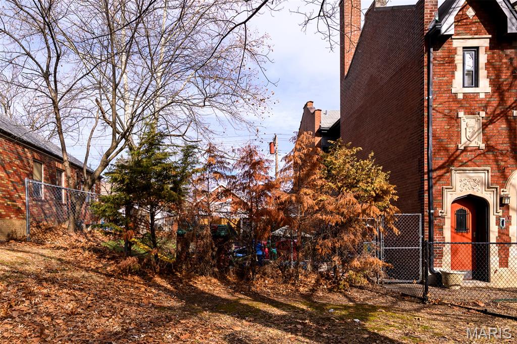 5001 Pernod Avenue Property Photo 36