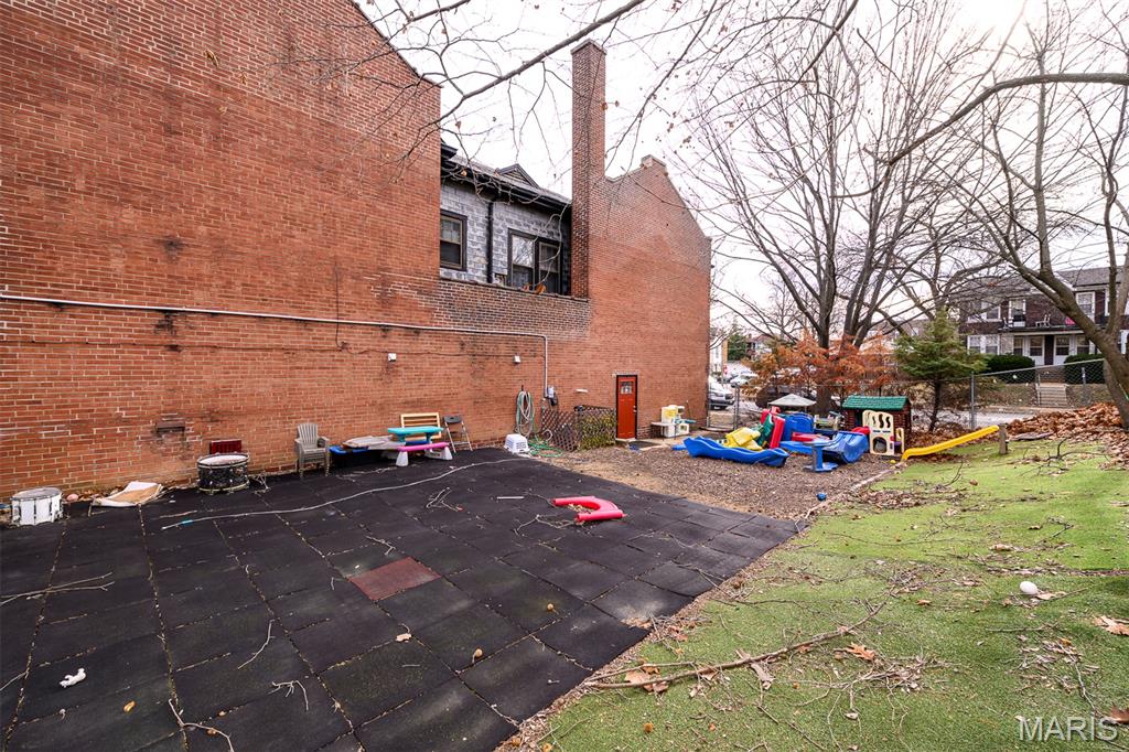 5001 Pernod Avenue Property Photo 37