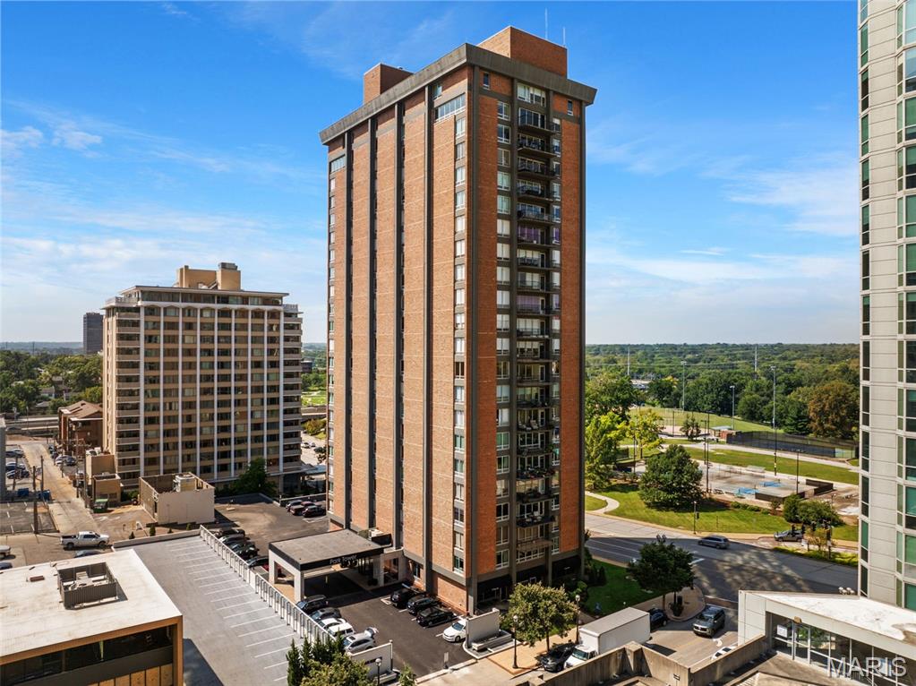 200 S Brentwood Boulevard 6f Property Photo 1