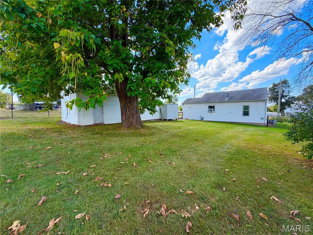 114 N Netherland Property Photo 6