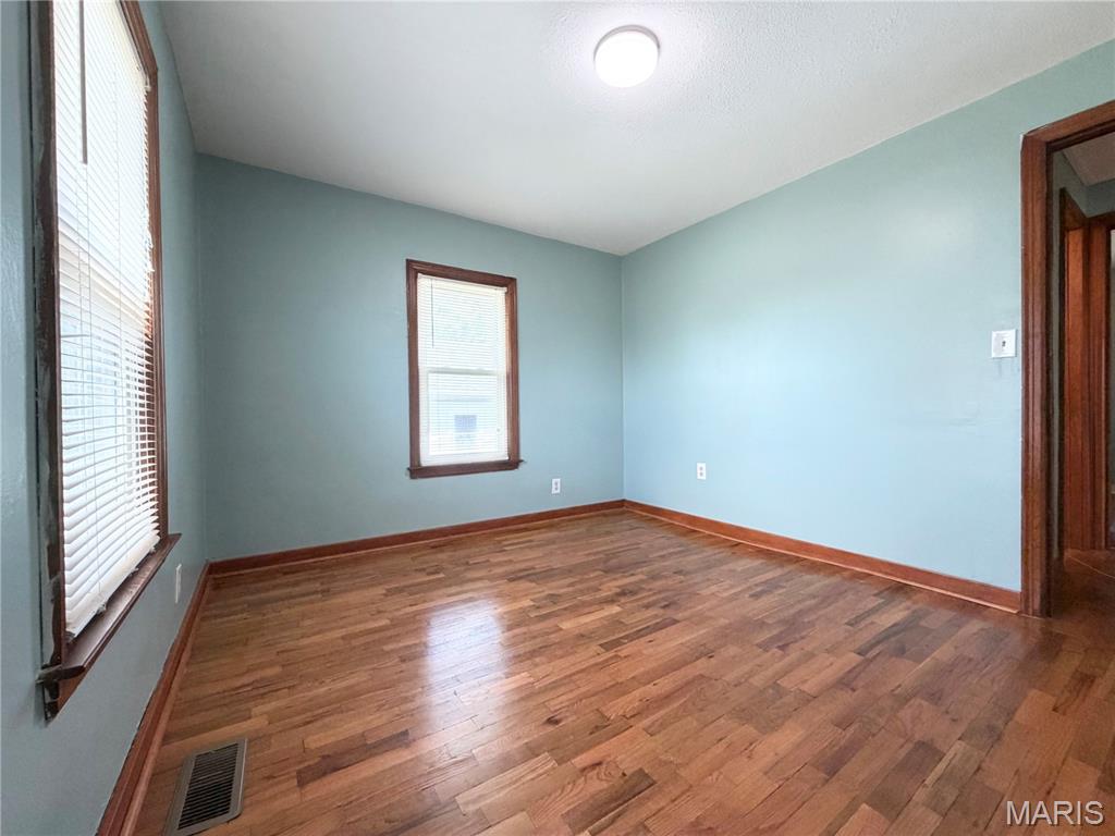 114 N Netherland Property Photo 20