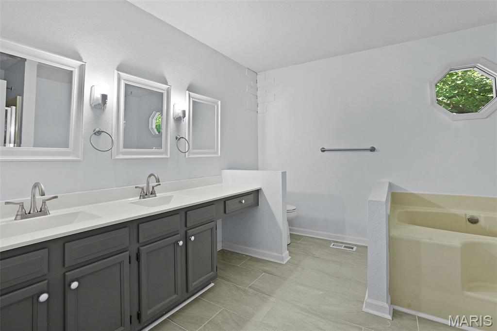 824 Piquard Court Property Photo 19