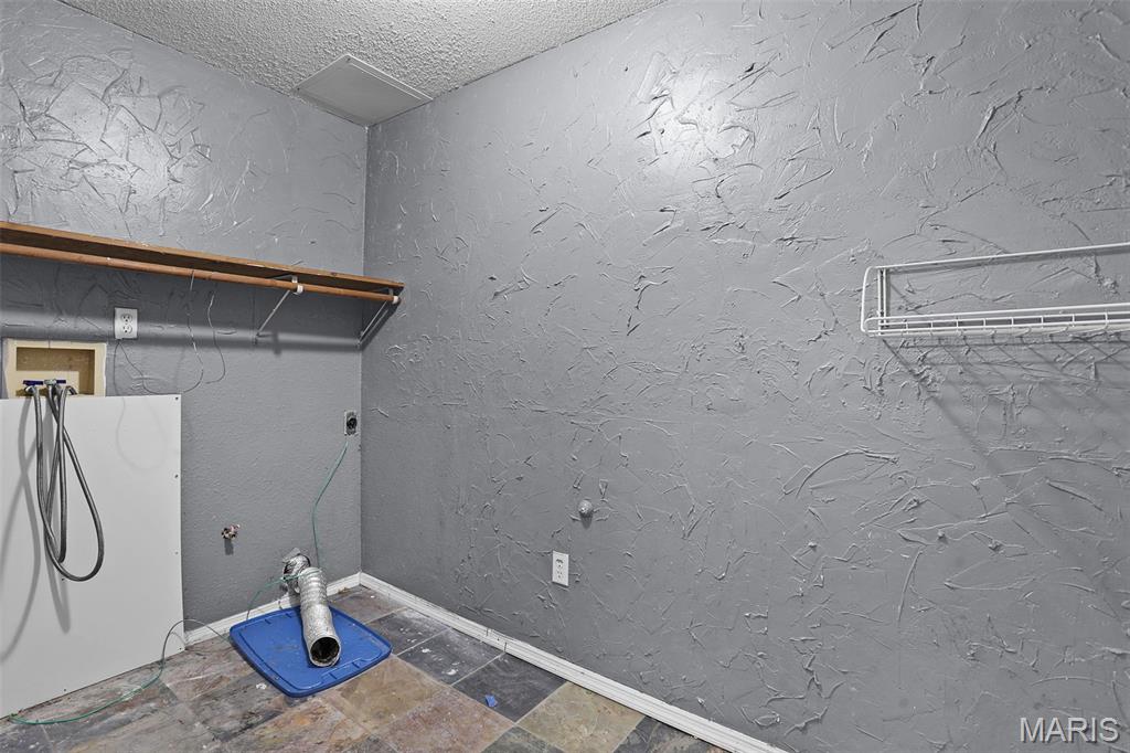 824 Piquard Court Property Photo 27